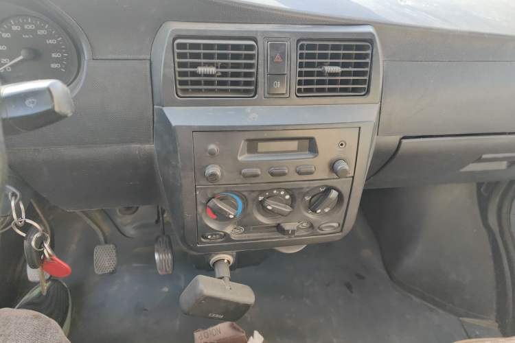 Used Wuling Rongguang 2011 1.2L Base Version
