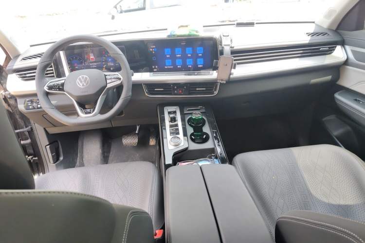 Used Volkswagen Tavendor 2025 Model 380TSI Four-Wheel Drive R-Line Cruise Zhongxiang Edition
