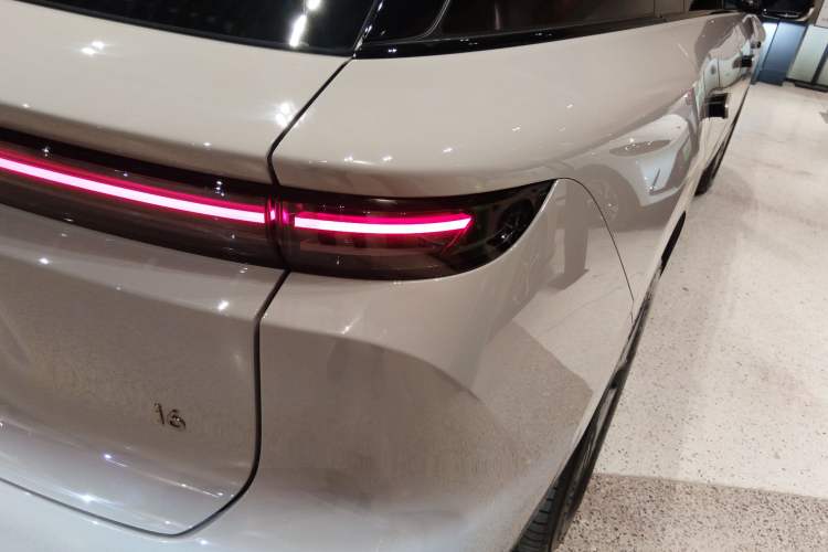 Used Li Auto i6 2025 Model Two-Wheel-Drive Standard Type Right Rear Taillight