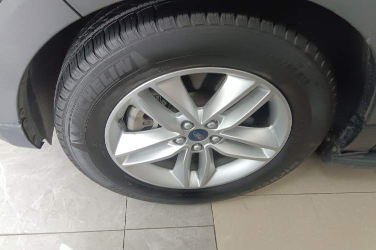 Used Ford Edge 2018 Facelifted EcoBoost 245 Two-Wheel-Drive Platinum Edition 5 Seats China V Emission Standard Left Front Wheel Hub