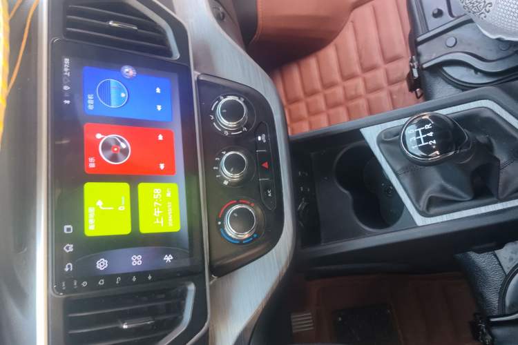 Used CHANGAN KAICHENG Ruixing M60 2023 1.6L CNG Comfort-Grade 6-Seater Passenger Vehicle Audio And AC Panel