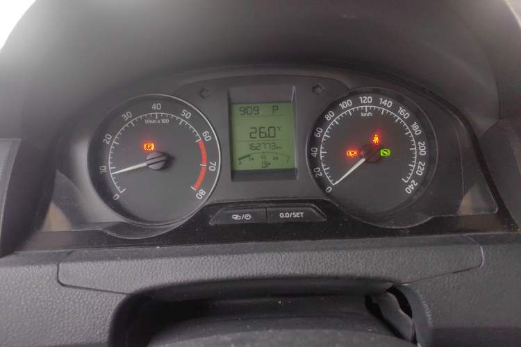 Used Skoda Rapid 2013 1.6L Automatic Smart Selection Model