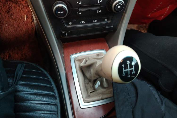 Used Roewe 550 2012 550 1.8L Manual "Pure Gold" Limited Edition
