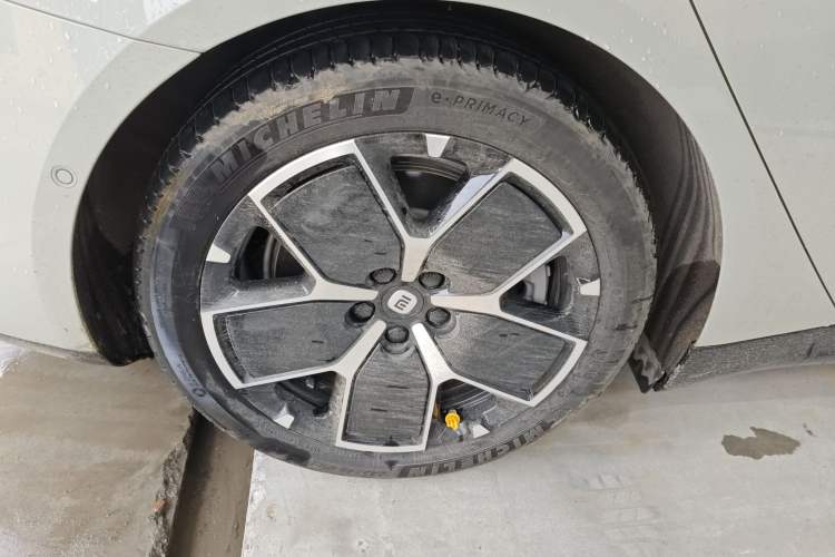 Used Xiaomi Auto SU7 2024 Rear-Drive Ultra-Long Range Advanced Pro-Level Intelligent Driving Version Right Rear Wheel Hub