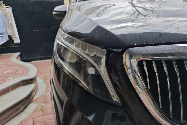 Used Mercedes-Benz V-Class 2020 V 260 Avantgarde Edition Right Front Headlight