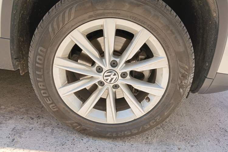 Used Volkswagen Tiguan 2016 280TSI Automatic Two-Wheel-Drive Silk Road Style Edition Right Front Wheel Hub