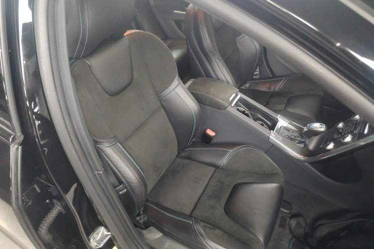 Used Volvo V60 2017 2.0T Polestar
