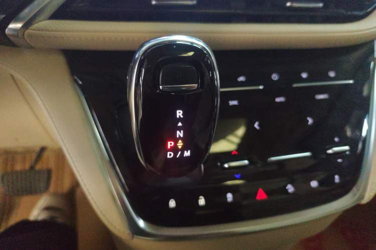 Used Buick GL8 2022 ES Landtrek 653T Luxury Edition