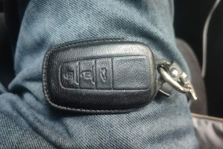 Used Toyota Avalon 2019 Dual-Engine 2.5L XLE Prestige Version China VI Standard