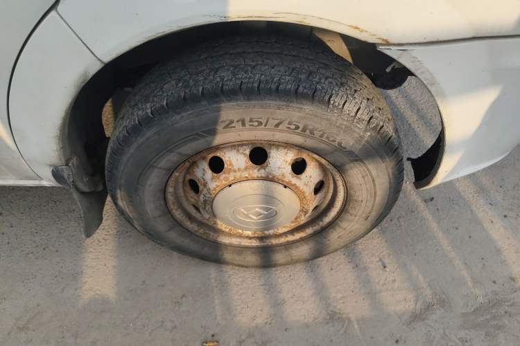 Used SAIC MAXUS Xintu V80 2021 2.0T Manual Classic City Delivery King Long Wheelbase High Roof 3 Seats
