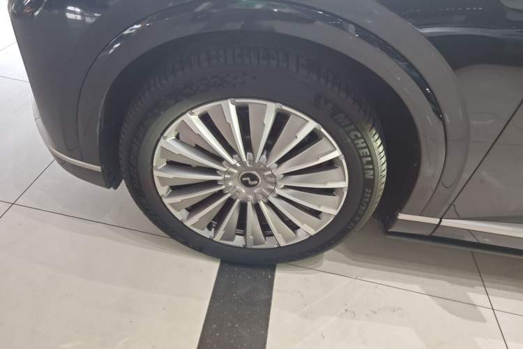 Used ONVO Luxeed L90 2025 Model—Ultra Six-Seater Version Exterior 4