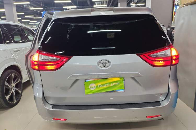 Used Toyota Sienna 2020 3.5L Two-Wheel Drive CE Trim 7-Seater Canadian Version