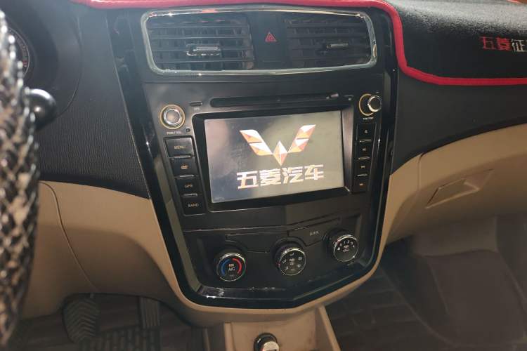 Used Wuling Zhengcheng 2015 1.8L Luxury Model LJ479QE2