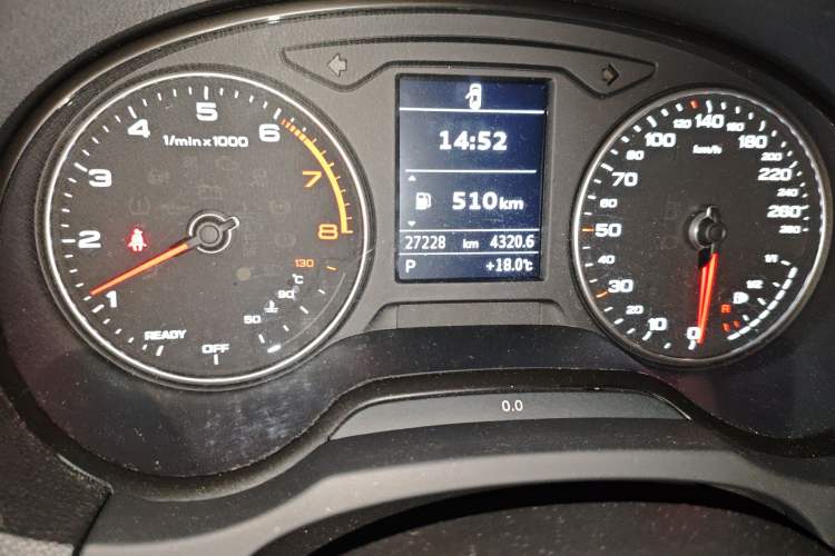 Used Audi A3 2020 Limousine 35 TFSI Fashion Edition China VI Emission Standard Odometer Close Up