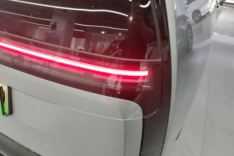 Used Li Auto MEGA 2024 Ultra Model
