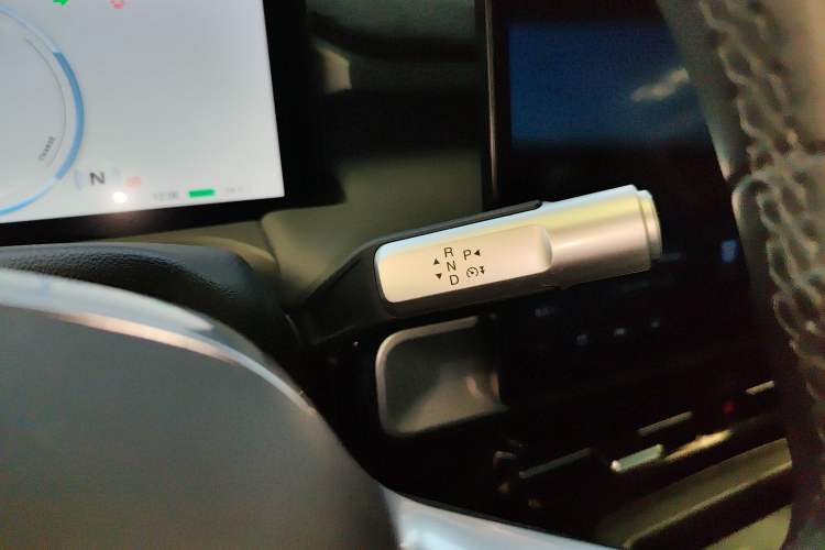 Used AION Y 2023 Plus 610 Enjoy Edition Gear Lever