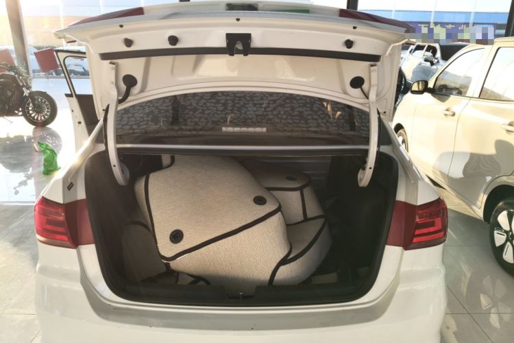 Used Volkswagen Santana 2016 1.6L Manual Fashion Edition Trunk