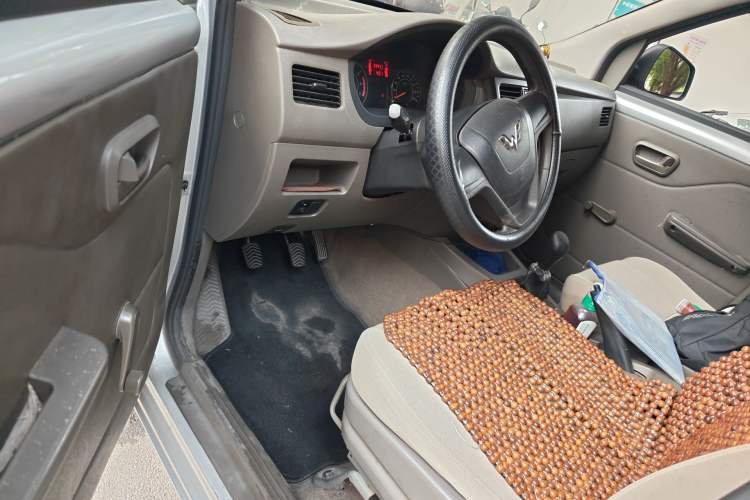 Used Wuling Rongguang V 2018 1.5L Practical Version Driver Seat