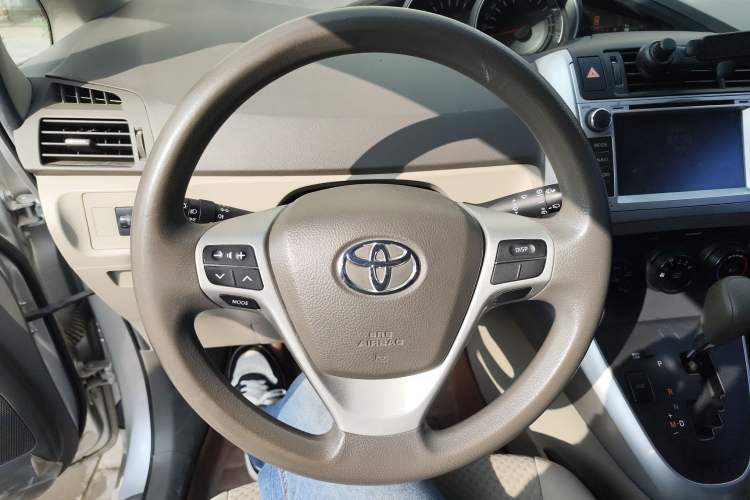 Used Toyota Verso 2014 Starlight 180E CVT Elite Edition