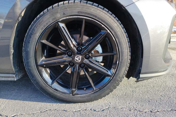 Used CHANGAN UNI-V 2022 1.5T Prestige Version Right Front Wheel Hub