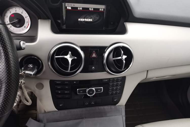 Used Mercedes-Benz GLK-Class 2013 GLK 300 4MATIC Dynamic Edition Audio And AC Panel