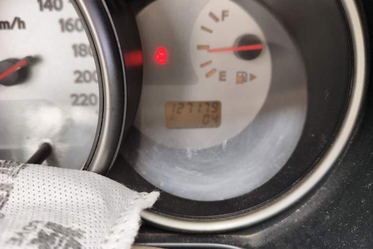 Used Nissan Livina 2010 Jingyue Edition 1.6L Manual All-Around Model Odometer Close Up