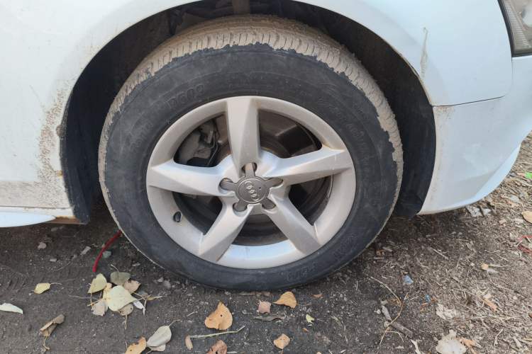 Used Audi A4L 2013 35 TFSI Automatic Comfort Model Right Front Wheel Hub