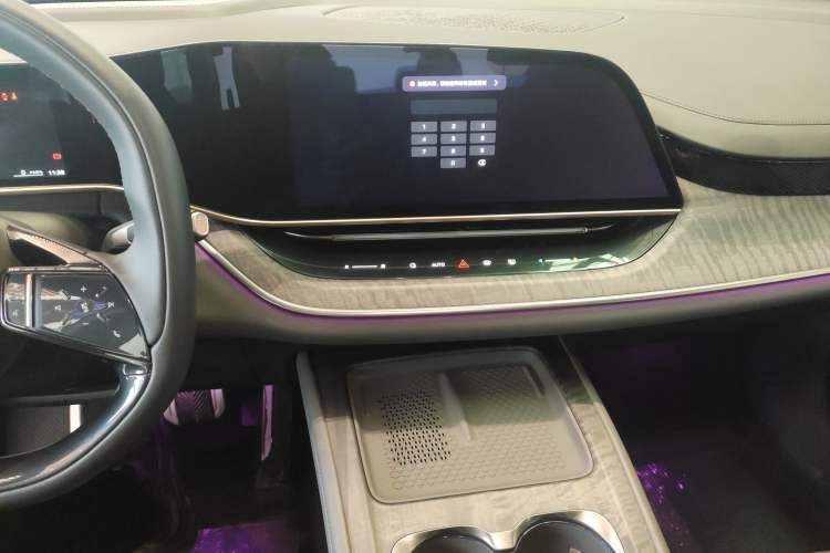 Used Hongqi Tiangong 08 2025 680 Ultra Four-Wheel-Drive Version Audio And AC Panel