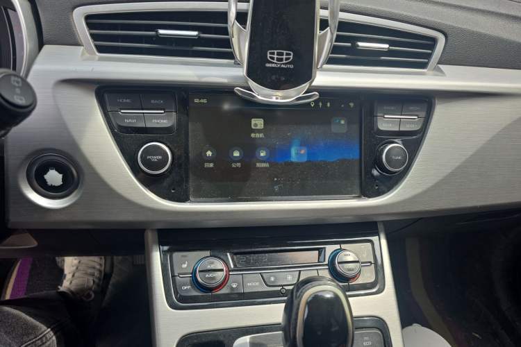 Used Geely Auto Emgrand X7 Sport 2016 1.8TD Automatic Smart Model Audio And AC Panel