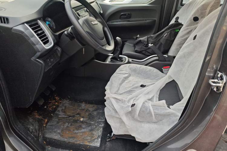 Used Jinbei Gold Hiace M Classic 2024 1.5L Engineering Lion Passenger Van 7 Seats