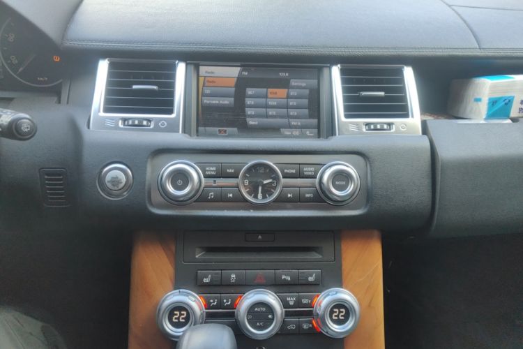 Used Land Rover Range Sport 2011 3.0 TDV6 Diesel Version Audio And AC Panel