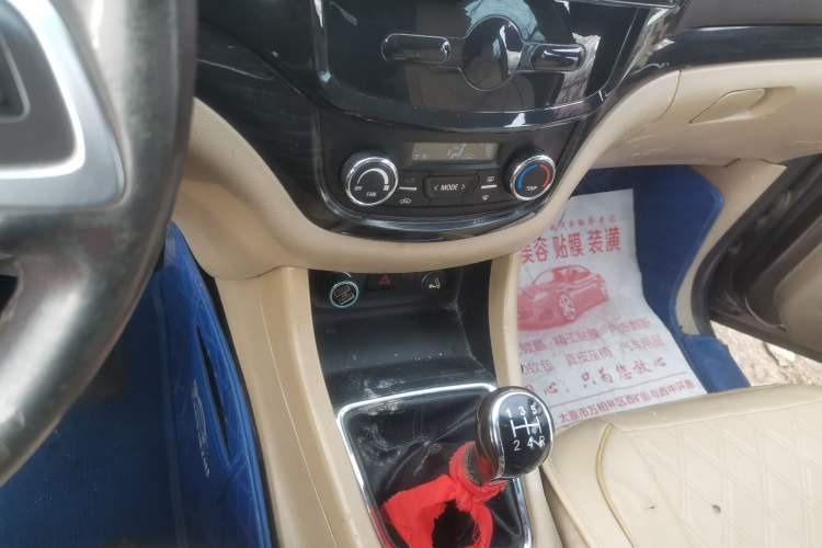 Used Baojun 730 2014 1.5L manual luxury trim 7 seats
