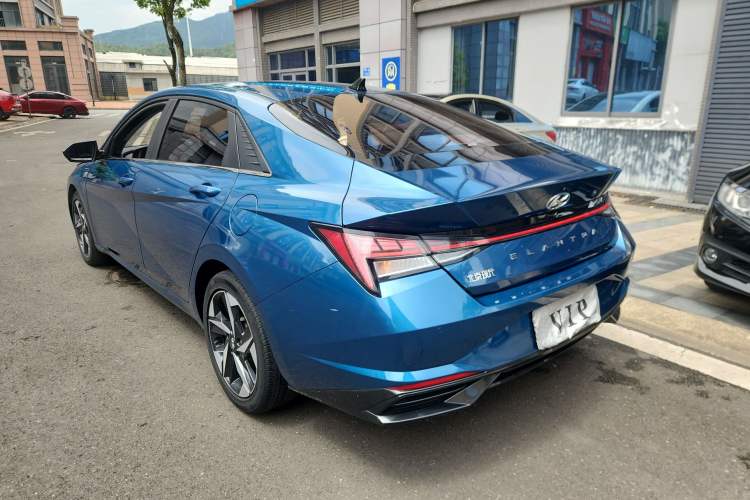 Used Hyundai Elantra 2021 1.5L CVT LUX Prestige Edition Rear Left 45 Deg