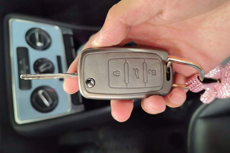 Used Volkswagen Beetle 2015 180TSI model
