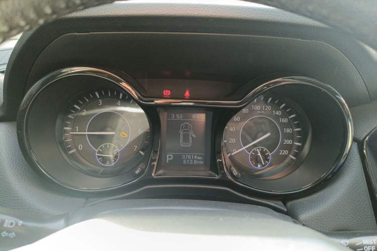 Used JMC Yusheng S350 2016 2.0T Automatic Two-Wheel Drive Gasoline Luxury Version with Sunroof 5 Seats