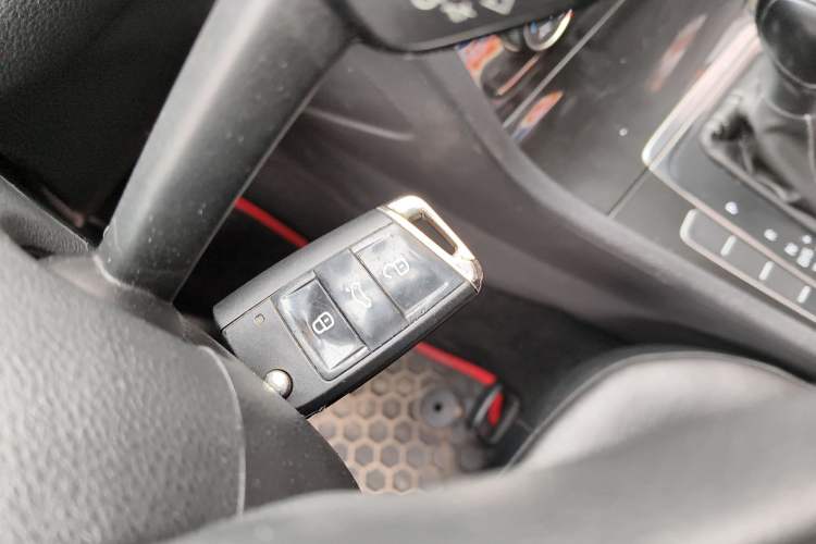 Used Volkswagen Golf 2017 1.6L Automatic Comfort Million-Vehicle Anniversary Edition
