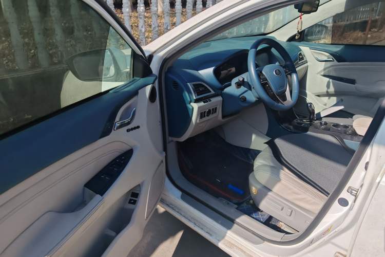 Used BYD Qin New Energy 2014 1.5T Flagship Model
