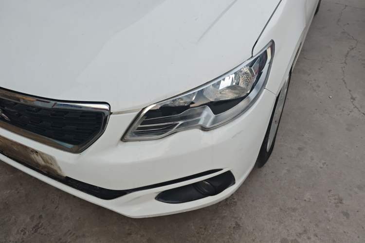 Used Peugeot 301 2018 1.6L Manual Comfort Edition Left Front Headlight