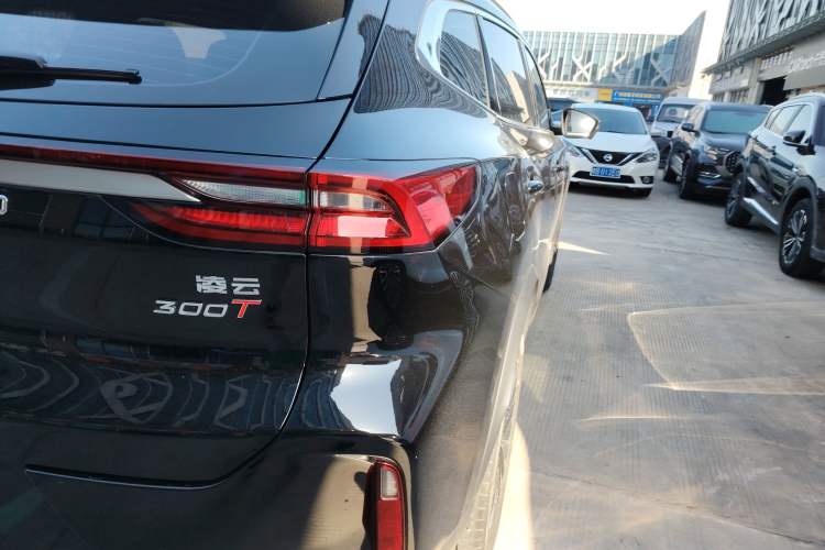 Used EXEED Lingyun 2025 300T Two-Wheel Drive Starry Edition Right Rear Taillight