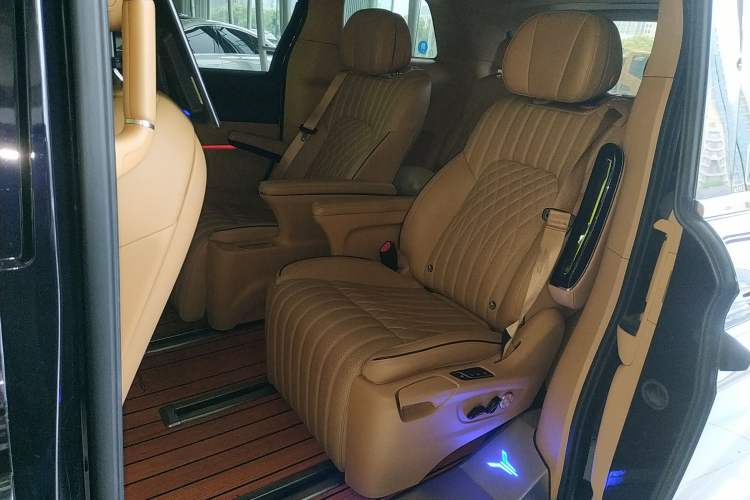 Used VOYAH Dream 2022 Low-Carbon Edition Dream+ Smart Enjoyment Package Left Rear Seat