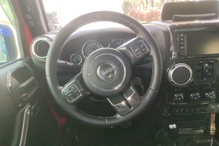 Used Jeep Wrangler 2015 3.6L Rubicon Four-Door Comfort Edition Steering Wheel