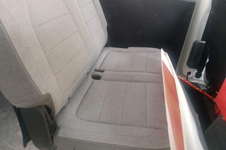 Used Wuling Yangguang 2024 300km Range Practical Window-Sealed Version 60kW Left Rear Seat