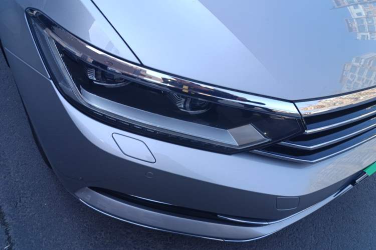 Used Volkswagen Magotan 2017 330TSI DSG Luxury Model Right Front Headlight