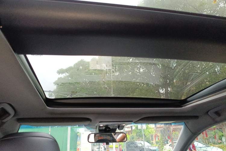 Used Toyota Avalon 2019 Dual-Engine 2.5L XLE Prestige Version China VI Standard