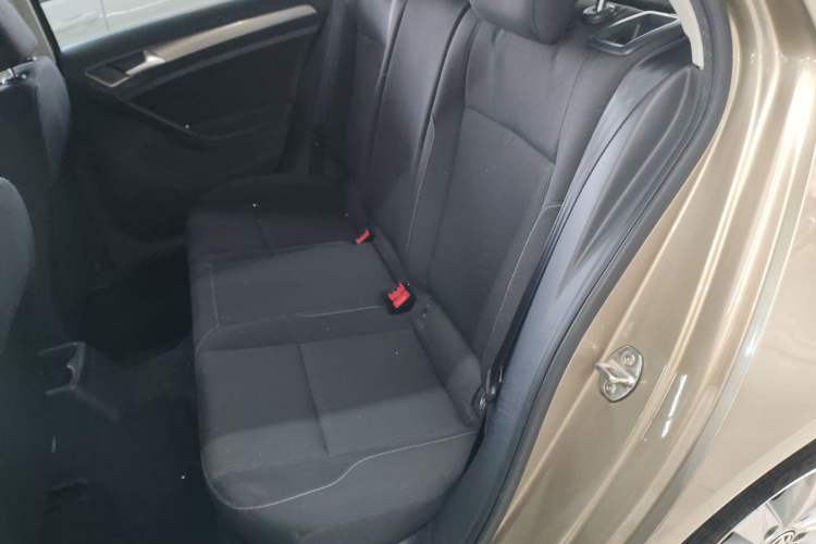 Used Volkswagen Golf 2016 1.6L Manual Fashion Edition
