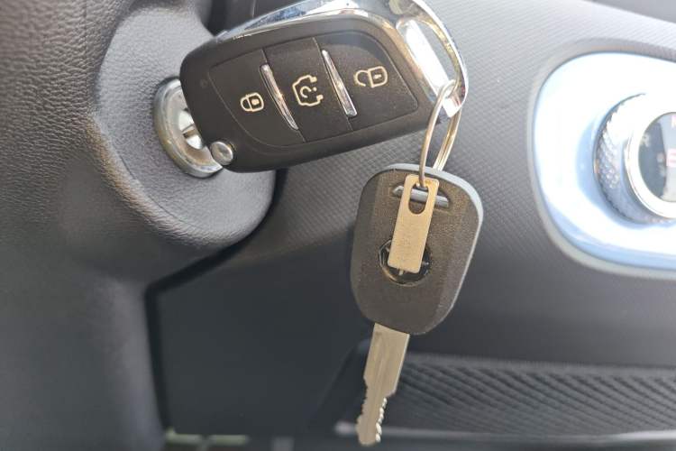 Used REACH MINI Truck 2023 140km Long Wheelbase Van Ambition Version Interior 1