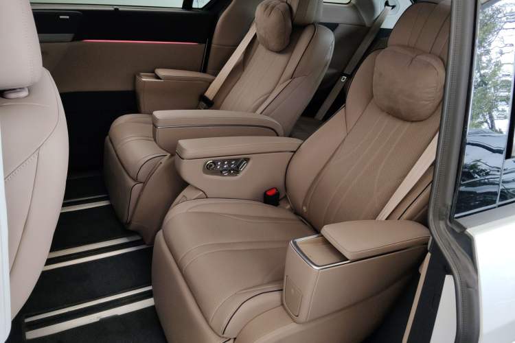 Used XPeng X9 2025 740 Ultra-Long Range Max
