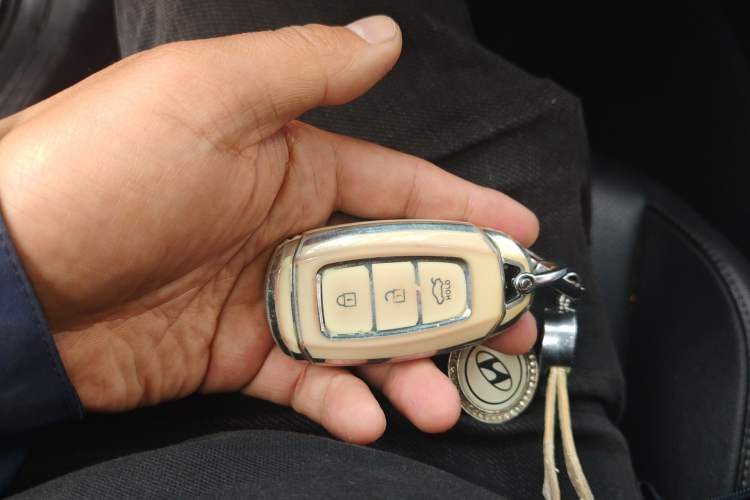 Used Hyundai Elantra 2021 1.5L CVT GLX Elite Edition Vehicle Key