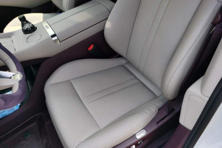 Used Xiaomi Auto YU7 2025 Ultra-Long Range High-Performance All-Wheel-Drive Max Edition Left Front Seat