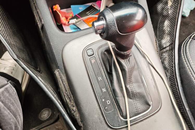 Used Kia K3 2015 1.6L Automatic GL Gear Lever